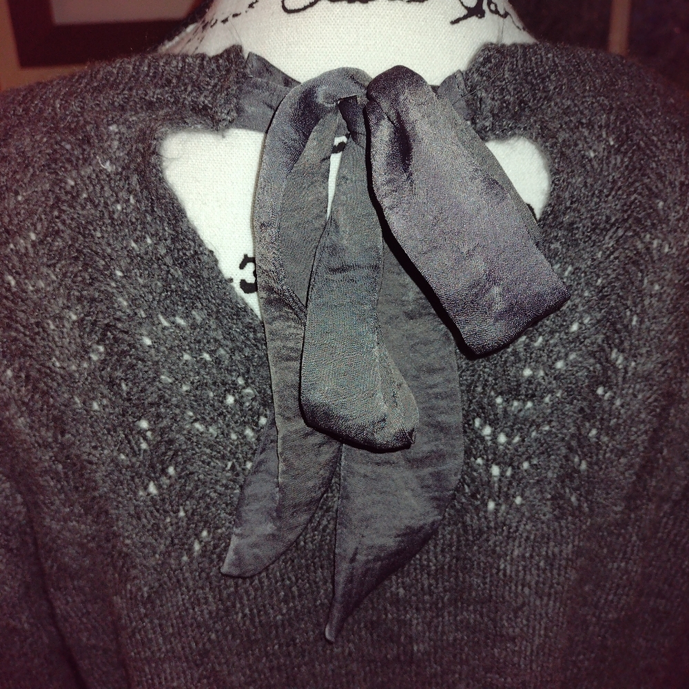 Women's Sweater - Picture 1 of 6
